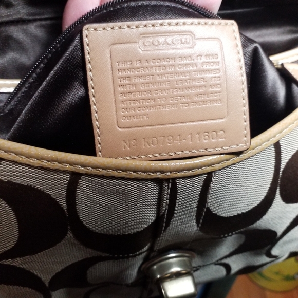 Coach Signature Classic Shoulder Bag - Picture 4 of 6